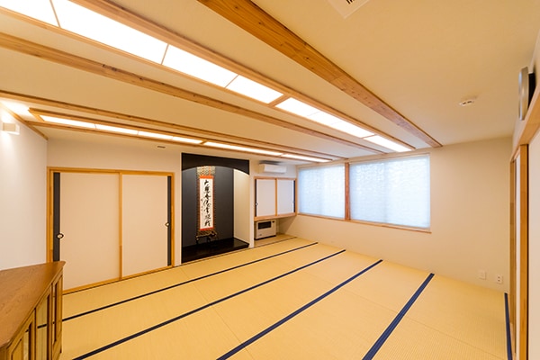 坪内寿和室夫記念碑